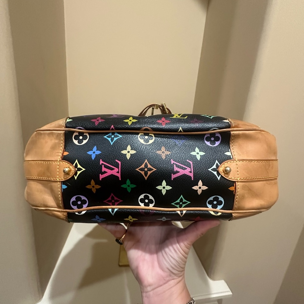 Louis Vuitton
x Takashi Murakami Monogram Multicolore Greta - Picture 15 of 16